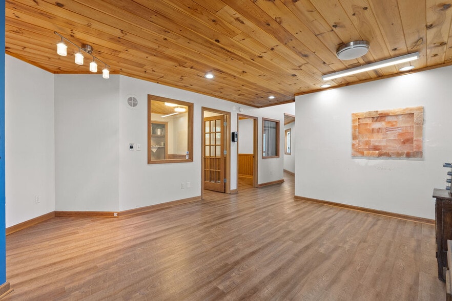 More Photos Of 320 Wears Valley Rd, Pigeon Forge Loft Creative Space For Sale