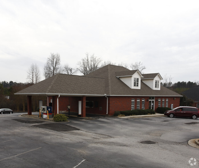 Primary Photo Of 105 N Park Trl, Stockbridge Bank For Lease