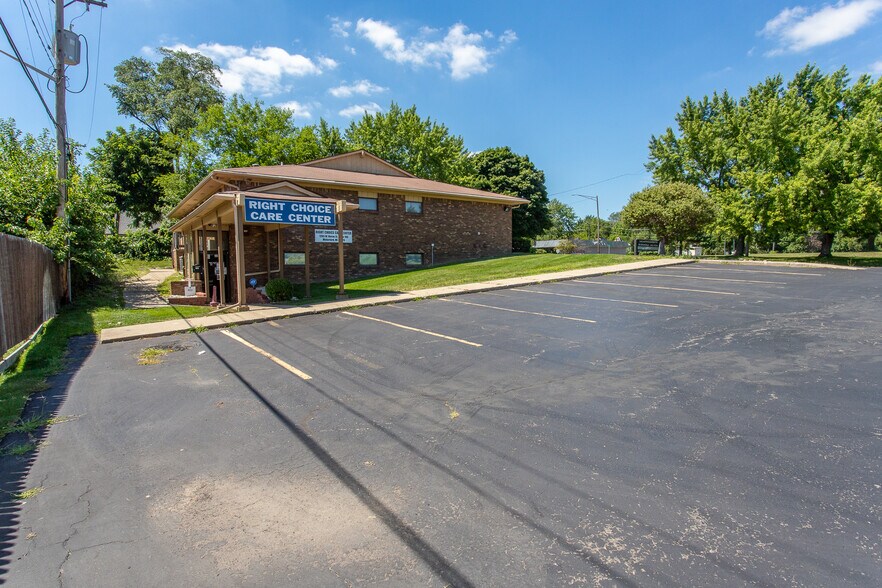 More Photos Of 1265 W Huron St, Waterford Medical For Lease