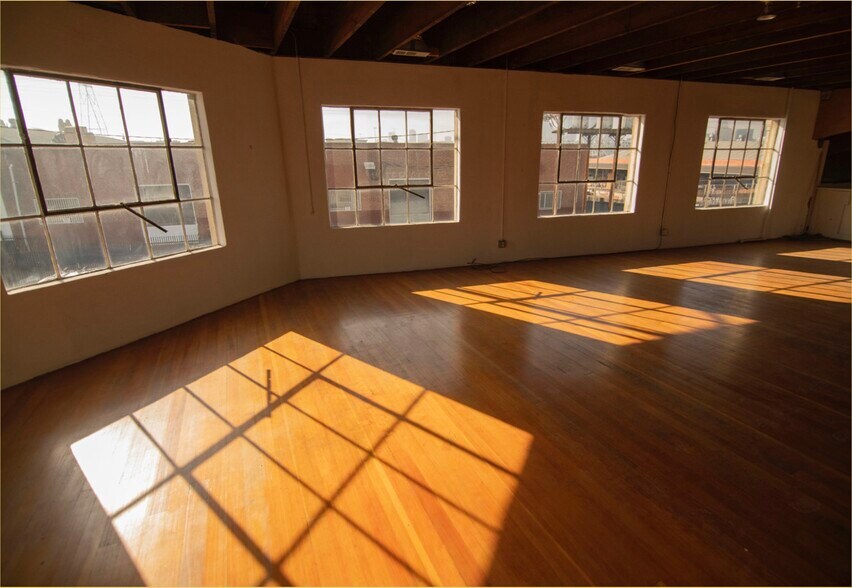 More Photos Of 356 S Mission Rd, Los Angeles Warehouse For Lease