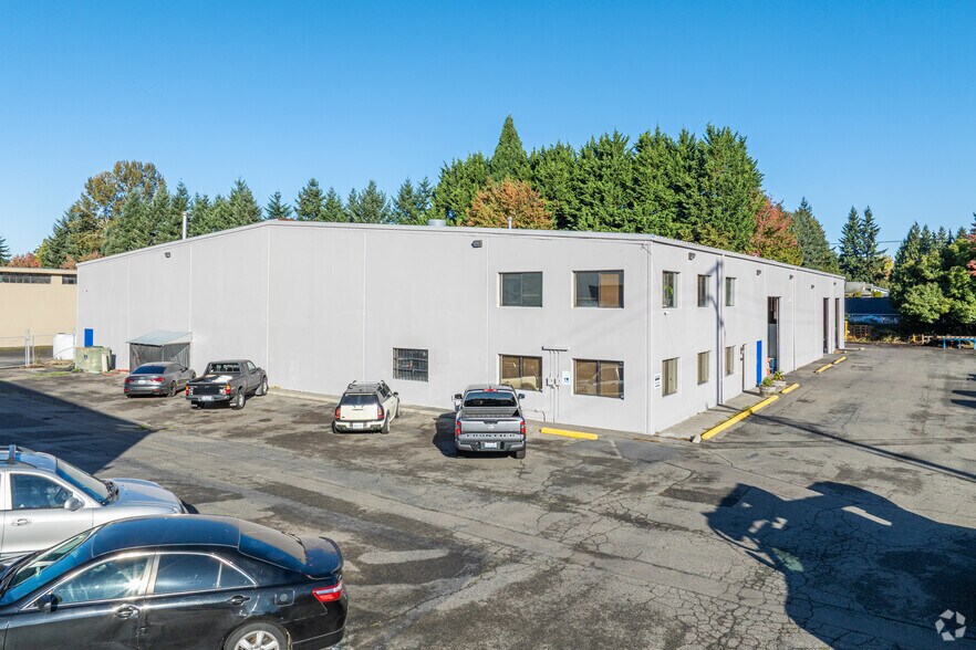 More Photos Of 811-832 3rd Ave S, Kent Manufacturing For Lease