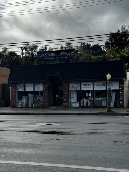 More Photos Of 22540 Ventura Blvd, Woodland Hills Storefront For Sale