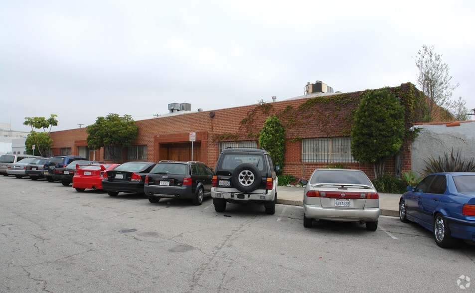 Primary Photo Of 1661-1665 9th St, Santa Monica Industrial For Lease
