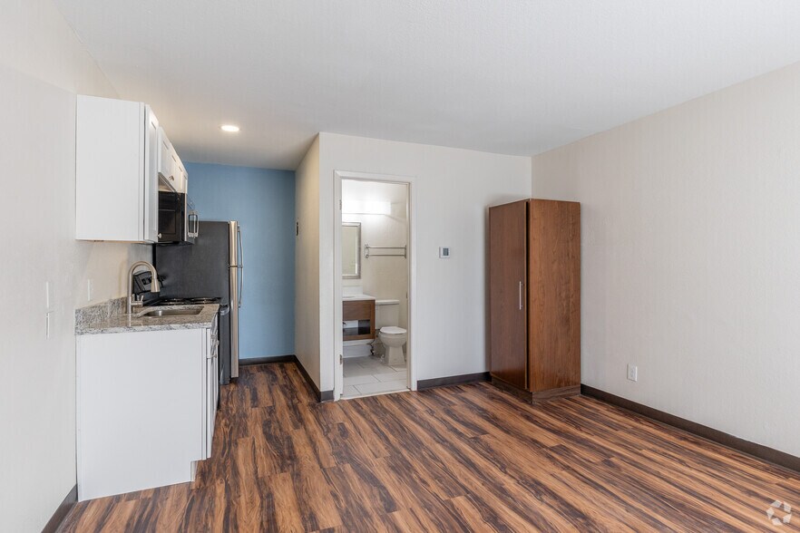 More Photos Of 2425 Atrium Way, Nashville Apartments For Sale