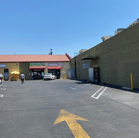 More Photos Of 715 New High St, Los Angeles General Retail For Lease