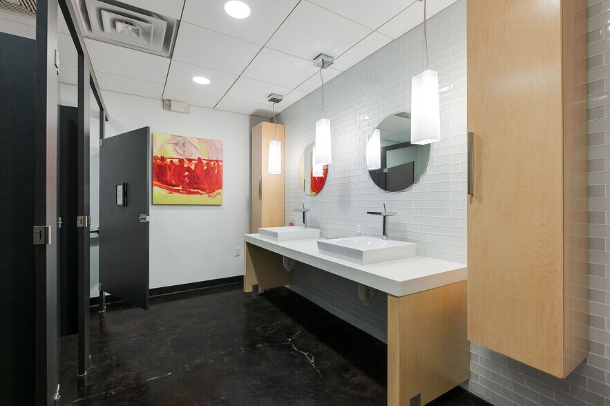 More Photos Of 811 N Broadway Ave, Oklahoma City Office For Lease