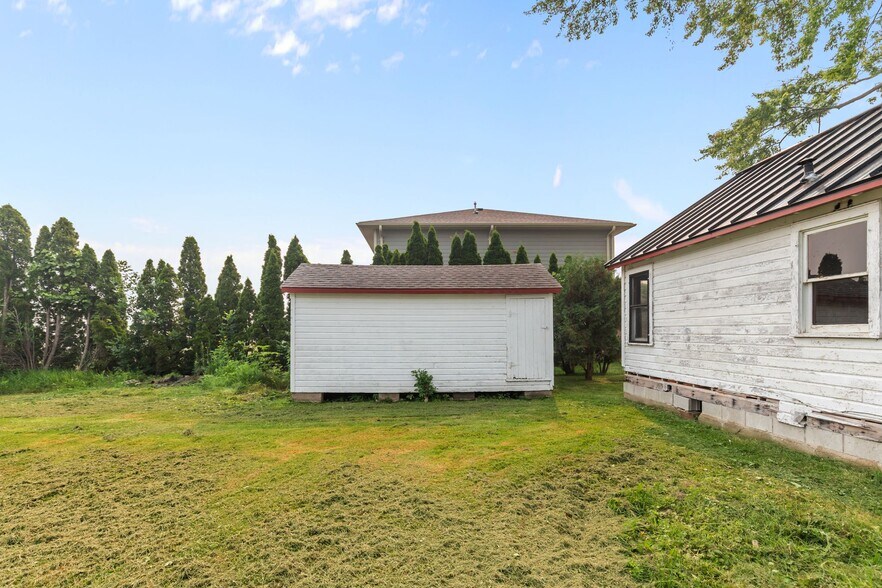 More Photos Of 138 E Front St, Marquette Trailer Camper Park For Sale