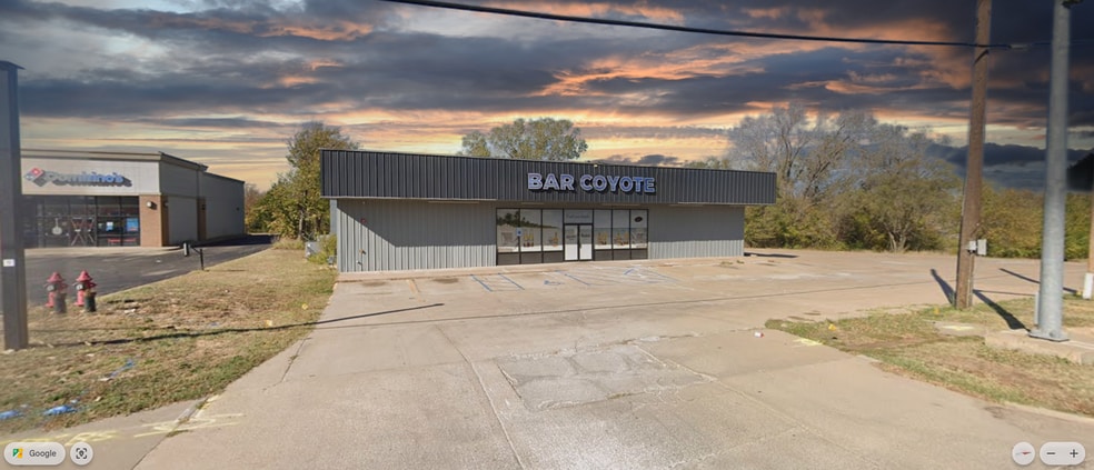 Primary Photo Of 2411 N Summit St, Arkansas City Freestanding For Lease