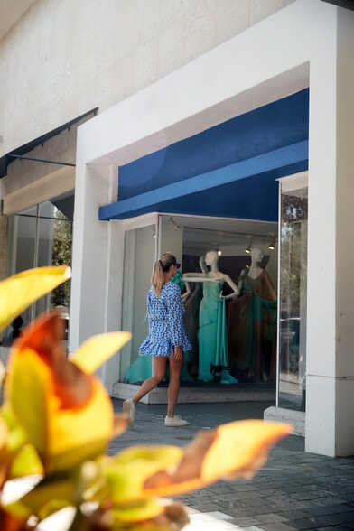 More Photos Of 330-336 Miracle Mile, Miami Storefront For Lease