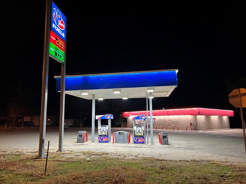 Primary Photo Of 524 S Main St, Newkirk Service Station For Sale