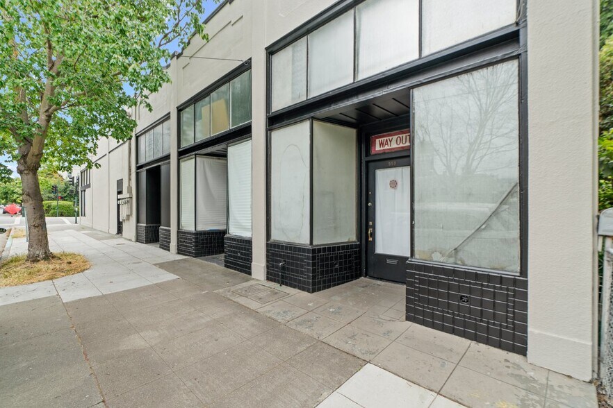 More Photos Of 5555-5559 Claremont Ave, Oakland Storefront For Sale