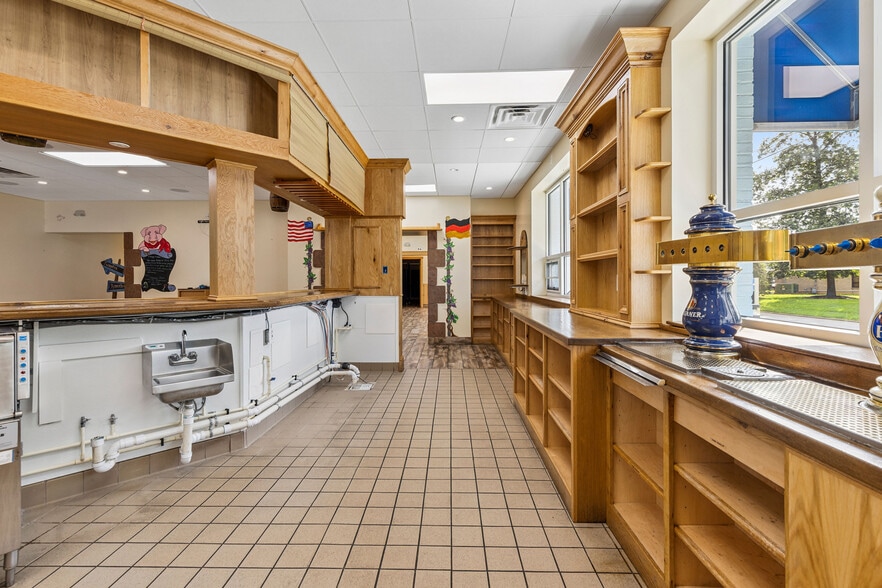 More Photos Of 102 N Rogers St, Aberdeen Restaurant For Sale