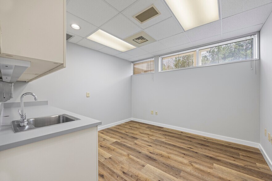 More Photos Of 440 Hillcrest Dr, Commerce Medical For Lease