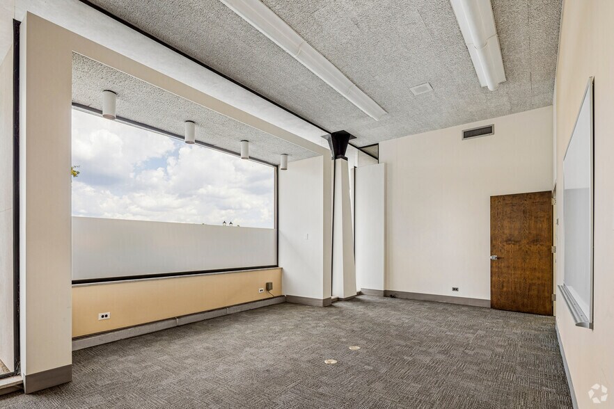 More Photos Of 469 N Seymour Ave, Mundelein Bank For Sale