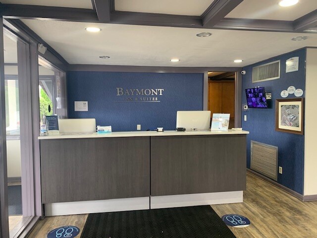 More Photos Of 2021 E Spring St, Cookeville Hotel For Sale