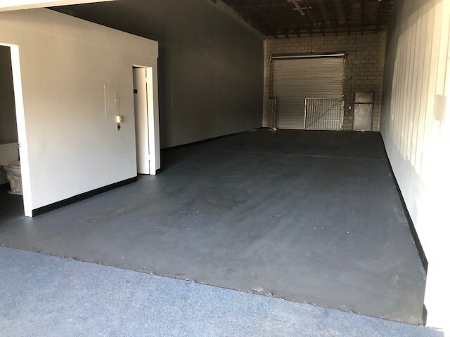 More Photos Of 1001-1025 W Foothill Blvd, Azusa Warehouse For Lease