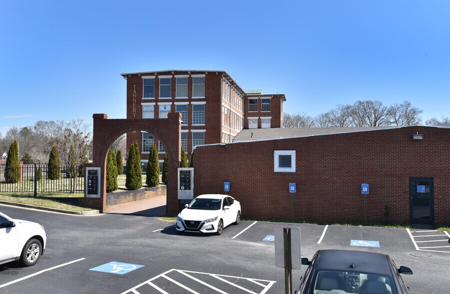 More Photos Of 554 W Main St, Buford Office For Lease