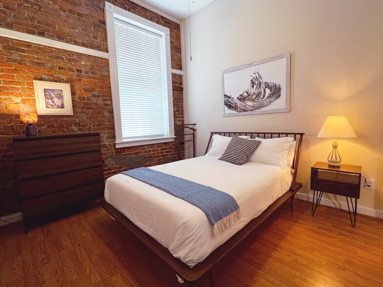 More Photos Of 2737-2739 Cleveland St, Elloree Storefront Retail Office For Sale