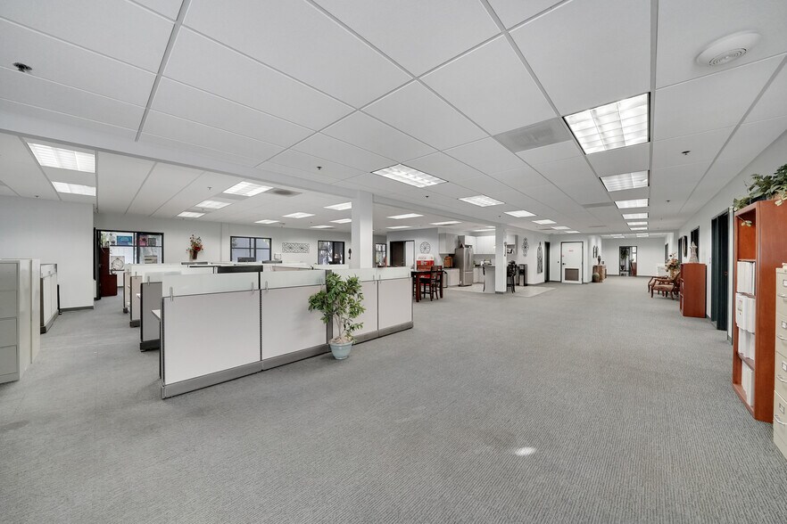 More Photos Of 181 S Old Springs Rd, Anaheim Loft Creative Space For Lease