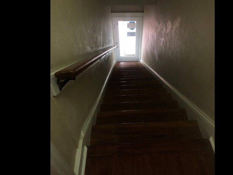 More Photos Of 15-17 E Magnolia Ave, Eustis Office For Lease