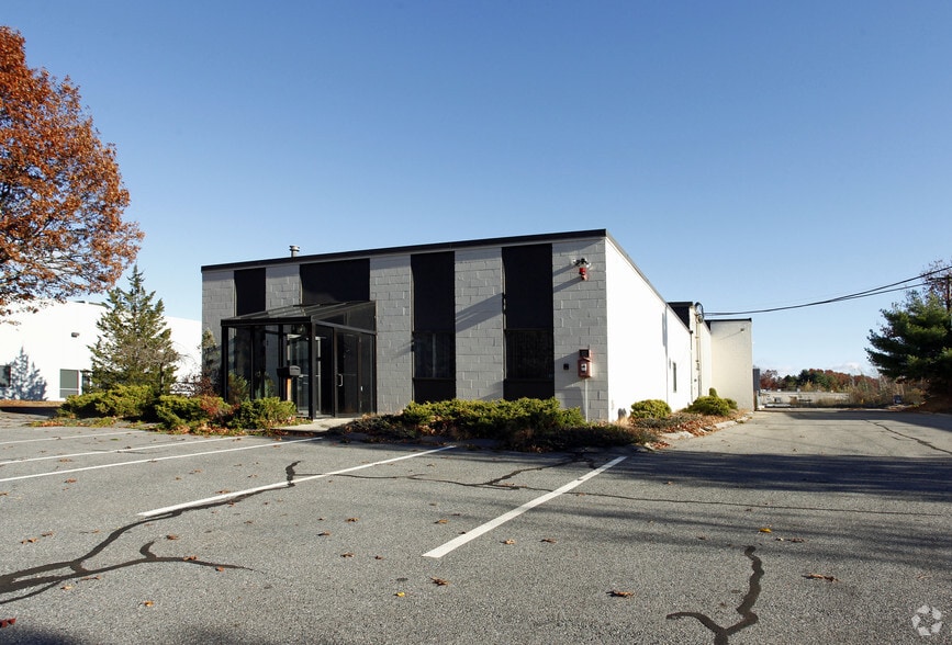 More Photos Of 80 Turnpike Rd, Chelmsford Warehouse For Lease
