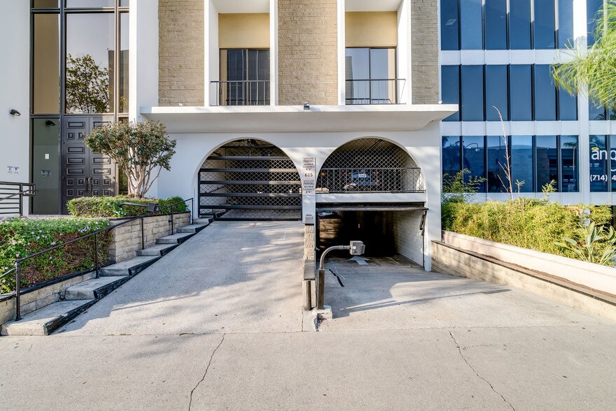 More Photos Of 615 W Civic Center Dr, Santa Ana Office For Lease