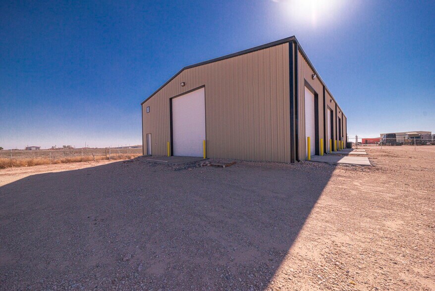 More Photos Of 14010 W Silver Fox Trl, Odessa Warehouse For Lease