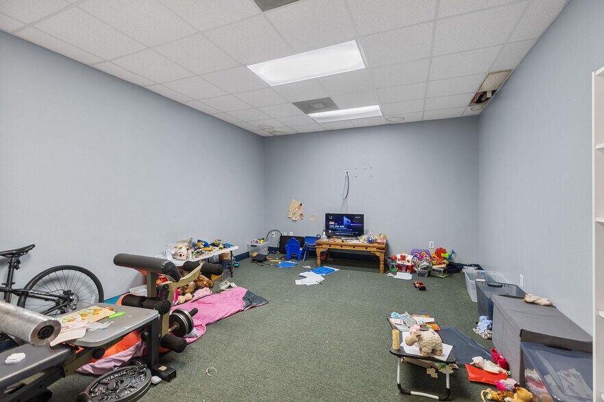 More Photos Of 40648 Hwy290 Business, Waller Office For Sale