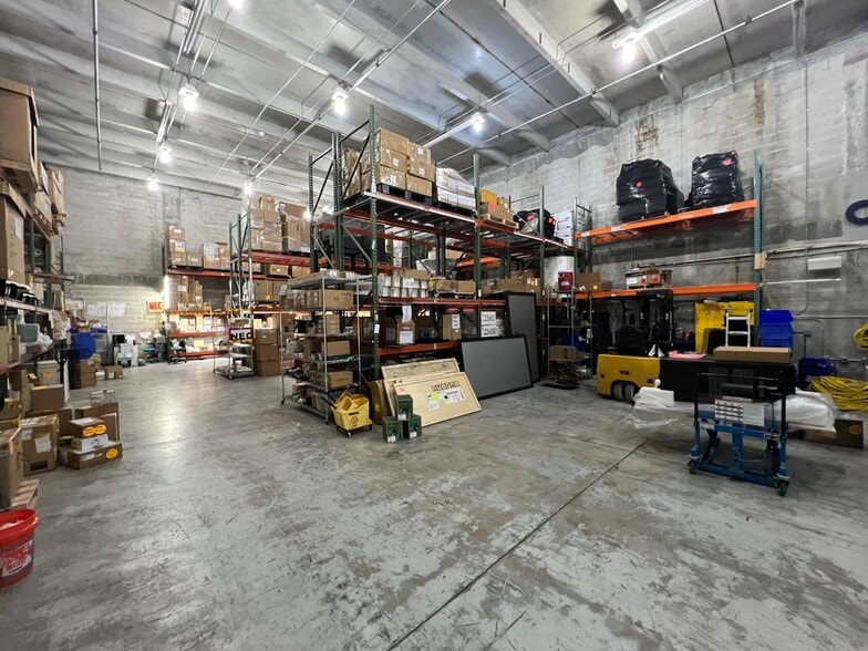 More Photos Of 2300-2350 NW 102nd Pl, Doral Warehouse For Lease