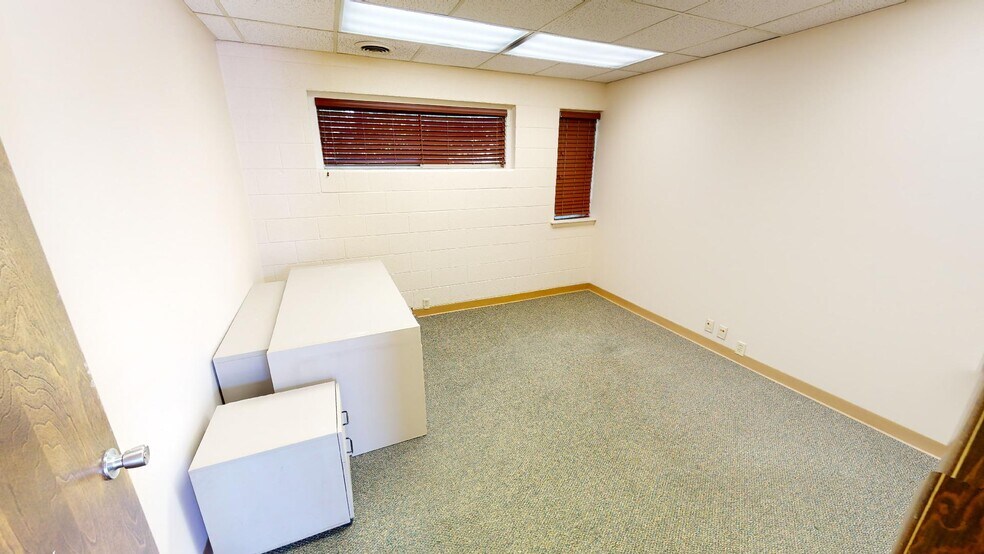 More Photos Of 2602 N Morgan St, Decatur Office For Sale