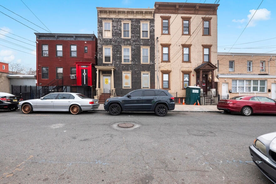 118 Van Horne St, Jersey City, NJ 07304 Apartments For Sale