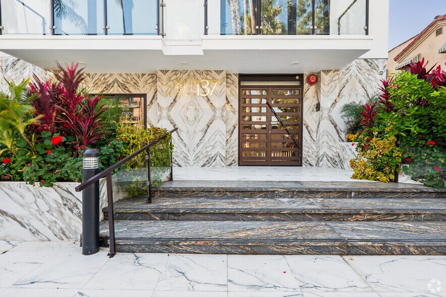More Photos Of 137 N Doheny Dr, West Hollywood Multifamily For Sale