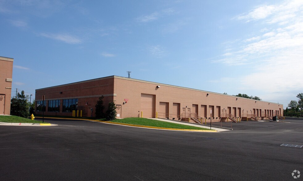 More Photos Of 13555 Wellington Center Cir, Gainesville Flex For Lease