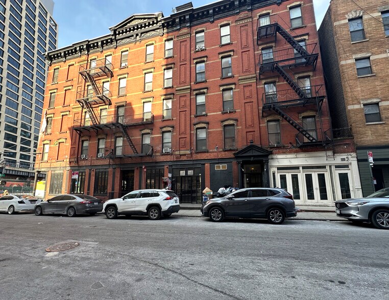 Primary Photo Of 114 Tenth Ave, New York Apartments For Lease