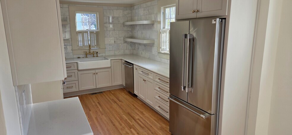 More Photos Of 305 S Main St, Davidson Office For Sale