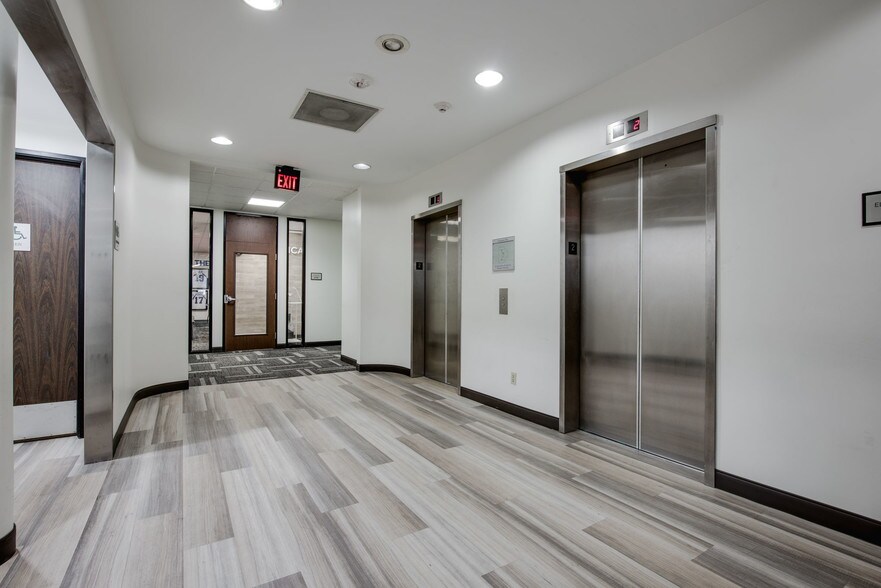 More Photos Of 1200 E Copeland Rd, Arlington Office For Lease