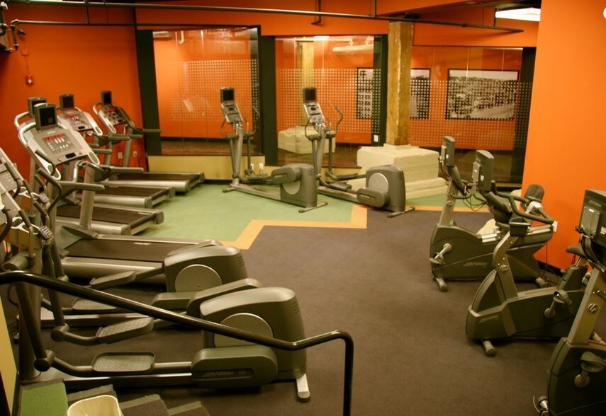 More Photos Of 2020 E Franklin St, Richmond Apartments For Lease