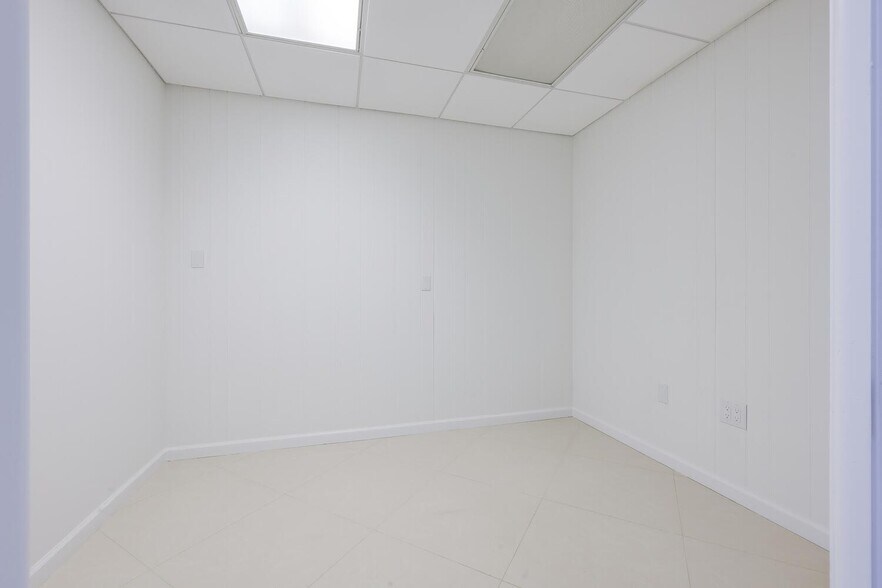 More Photos Of 721 Us Highway 1, North Palm Beach Office For Sale