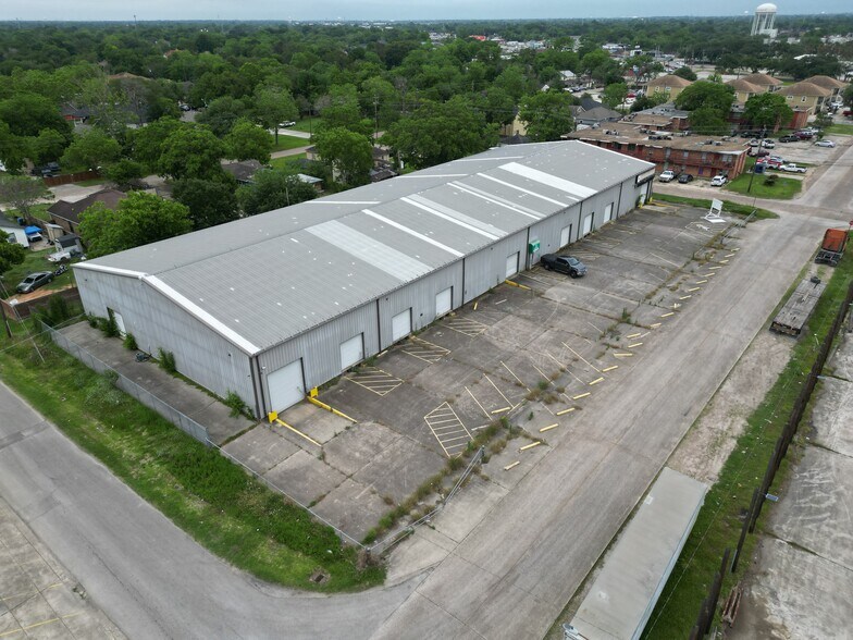 More Photos Of 1001 Dumont St, South Houston Distribution For Lease