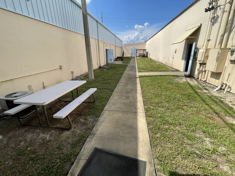 More Photos Of 3489 All American Blvd, Orlando Warehouse For Lease