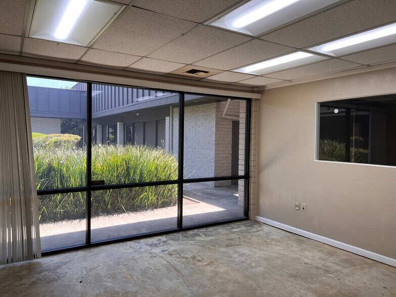 More Photos Of 5637 N Pershing Ave, Stockton Medical For Lease