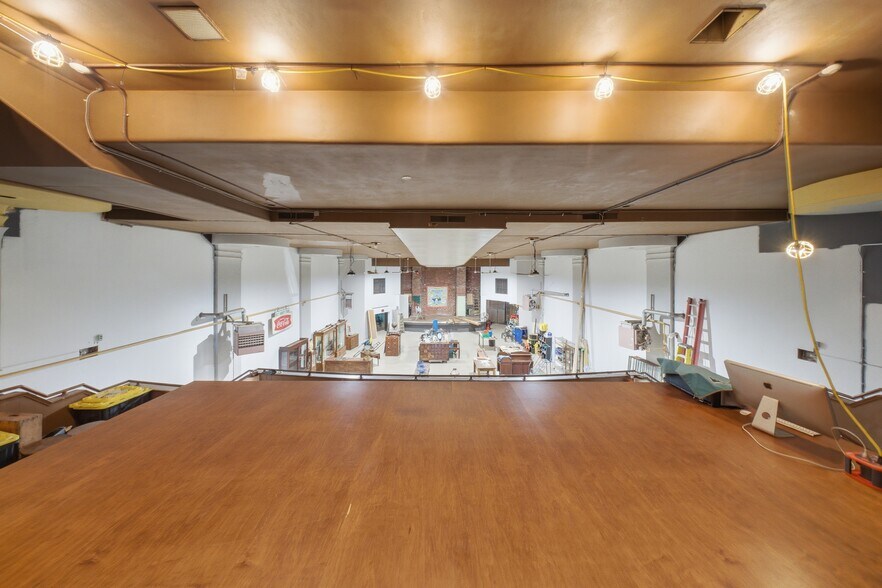 More Photos Of 195 Ottawa St N, Hamilton Storefront For Sale