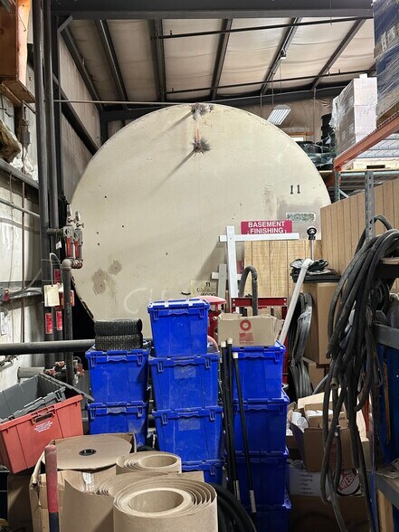 More Photos Of 198 Londonderry Tpke, Hooksett Light Distribution For Sale