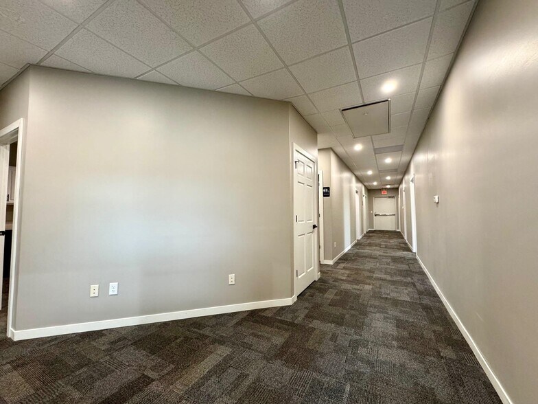 More Photos Of 5308 Parklane Dr, Kearney Serviced Offices For Sale