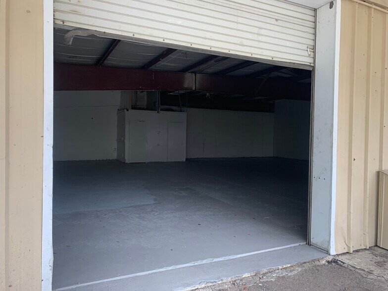 More Photos Of 870-874 NE Pop Tilton Pl, Jensen Beach Warehouse For Lease