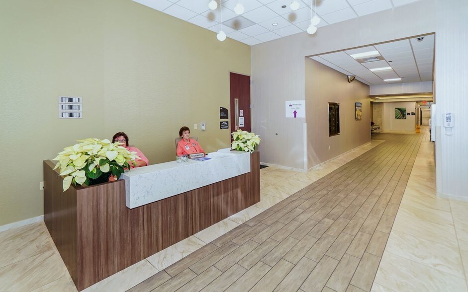 More Photos Of 5741 Bee Ridge Rd, Sarasota Medical For Lease