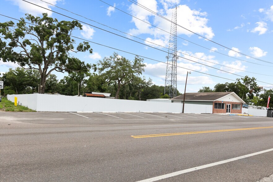 More Photos Of 7604 Broadway Ave, Tampa Freestanding For Lease