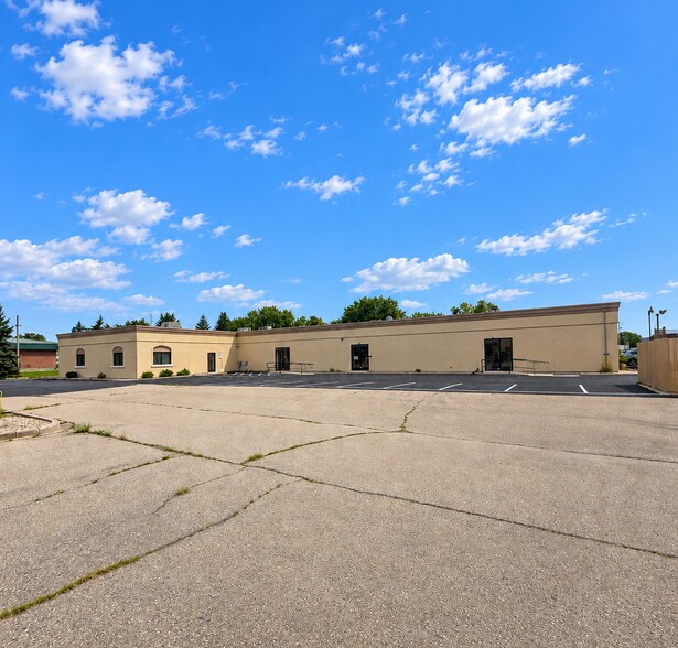 More Photos Of 302-304 Ohio St, Oshkosh Office For Sale