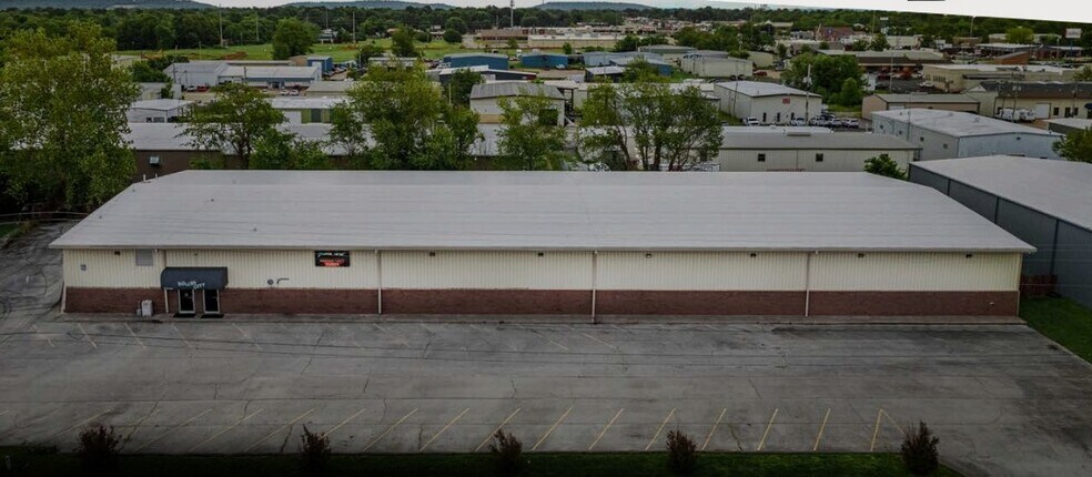 More Photos Of 1007 S Century St, Springdale Skating Rink For Sale
