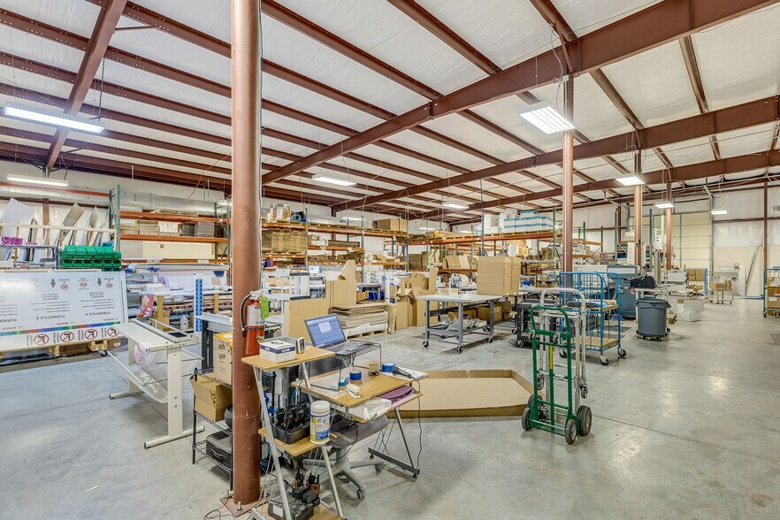 More Photos Of 11 N Kings Rd, Greenville Warehouse For Lease